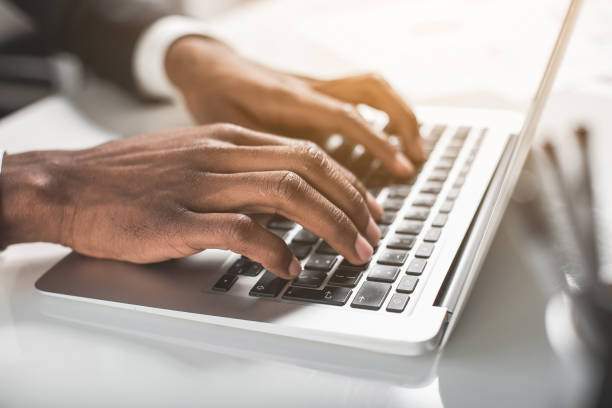 How to Decline Job Offer Email: Crafting a Gracious Response